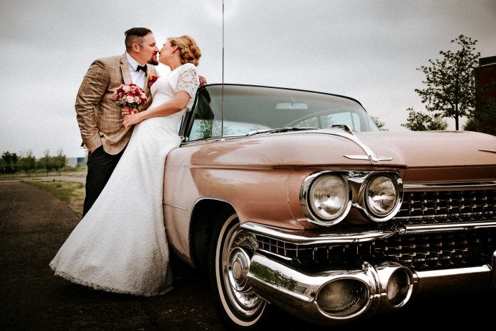 Brautpaarshooting mit Cadillac
