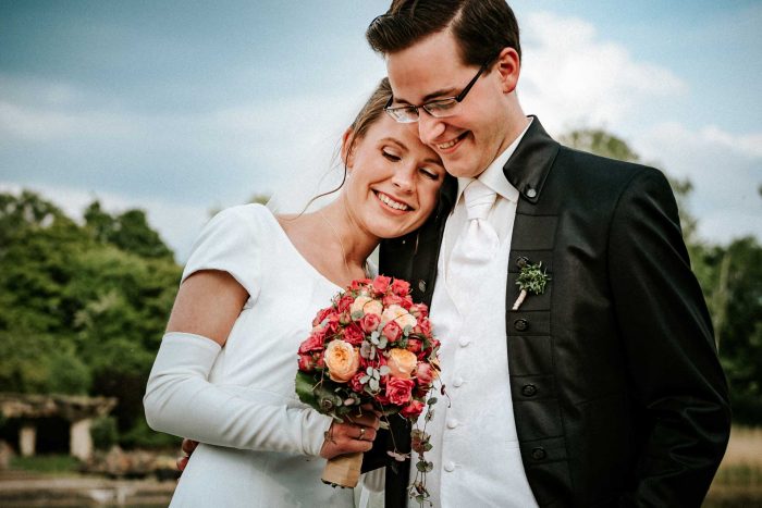 Brautpaar mit Brautstrauß